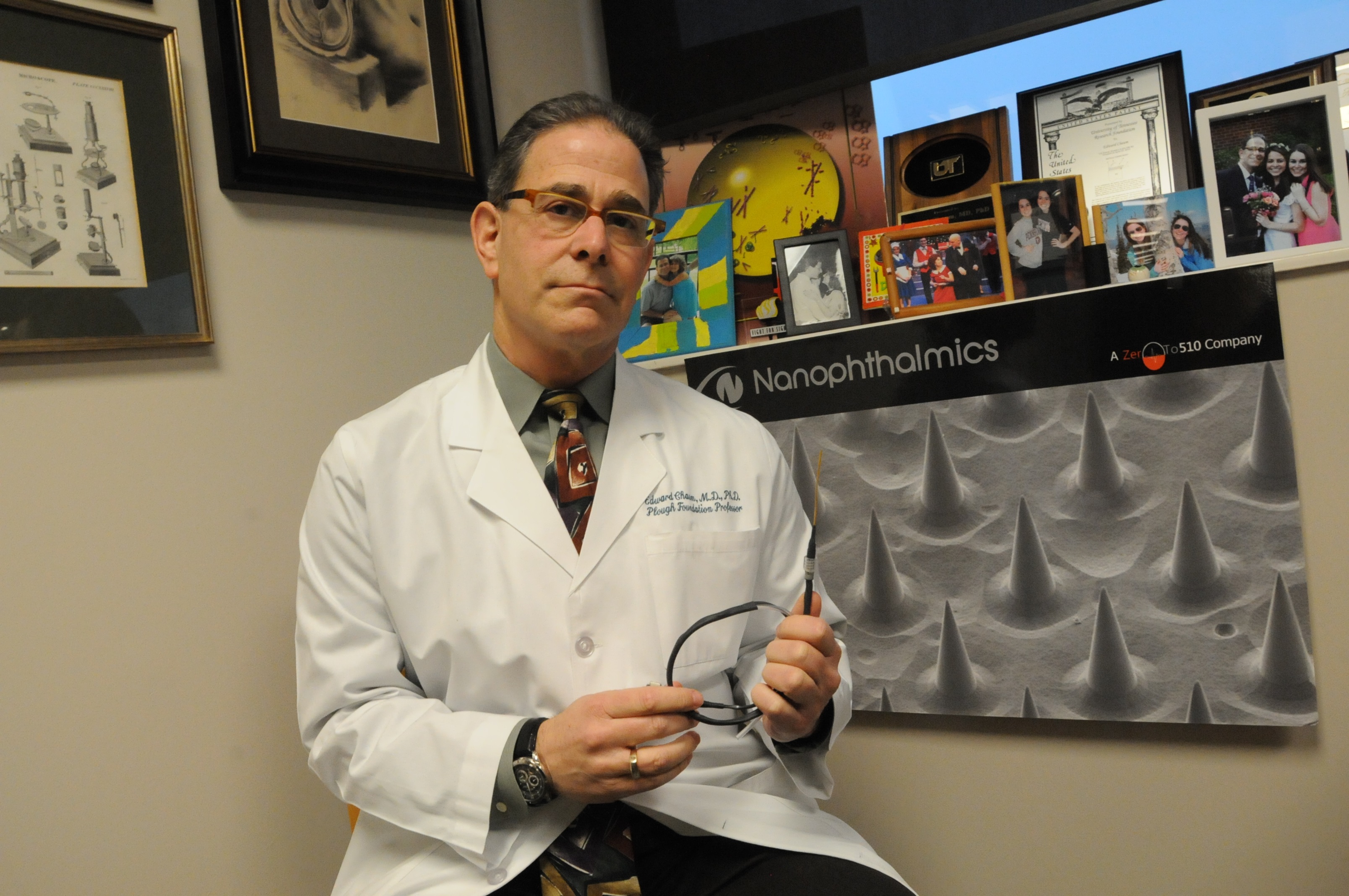 Edward Chaum, MD, PhD, professor of retinal diseases at the University of Tennessee Health Science Center, has been awarded a four-year grant totaling $2.4 million from the National Eye Institute as co-principal investigator on innovative research into age-related macular degeneration. 