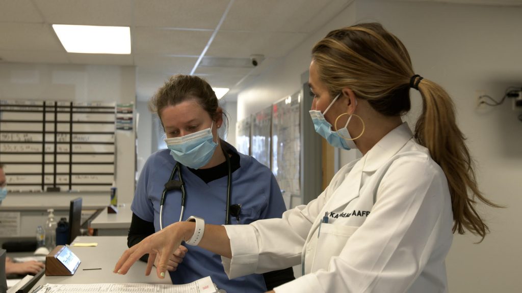 Dr. Kelly Arnold, right, consults with a staff member at Clinica Medicos.