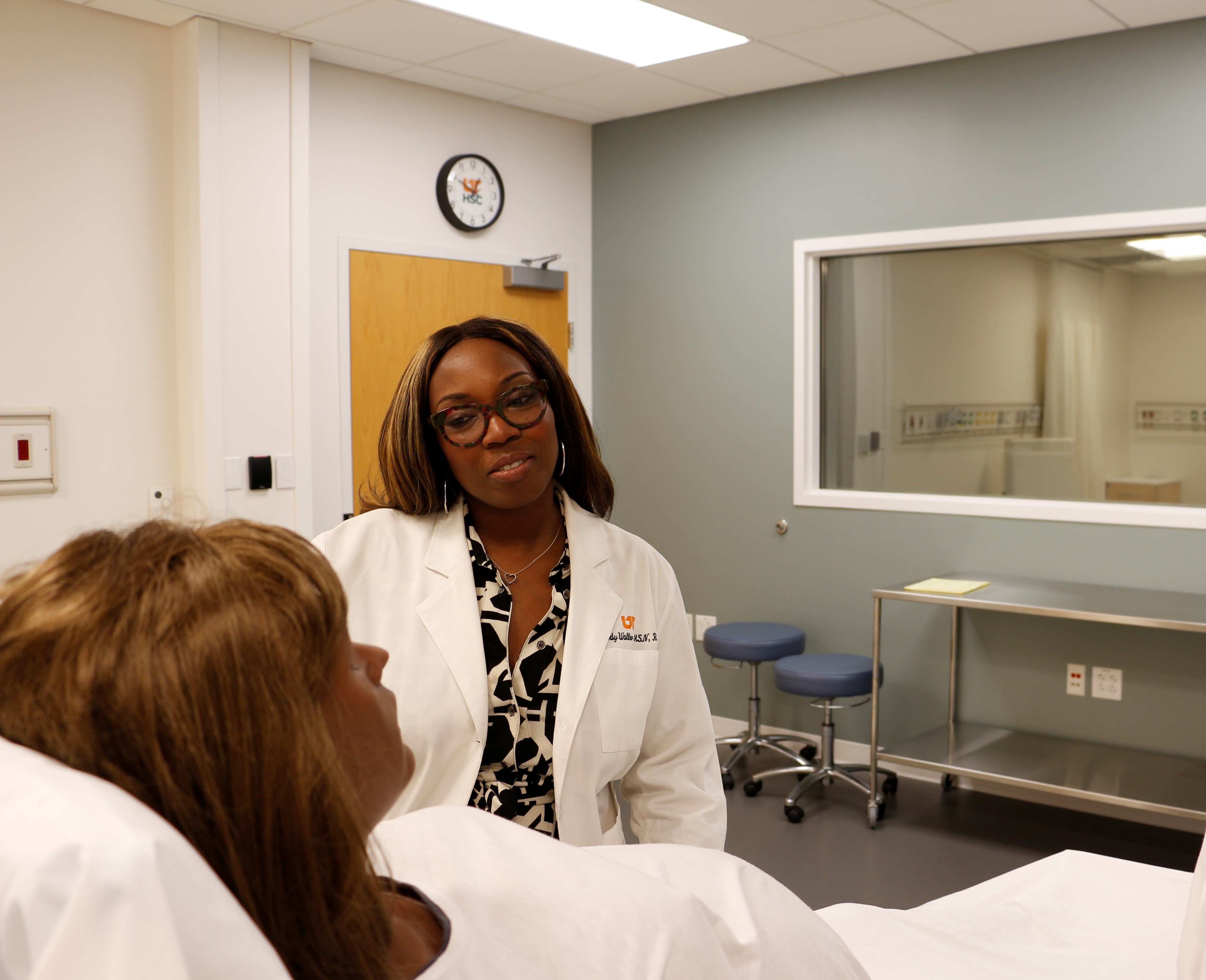 Dr. Melody Waller instructing in the UTHSC Center for Healthcare Improvement and Patient Simulation.