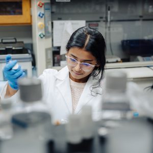 Photo of a researcher in a cancer lab.